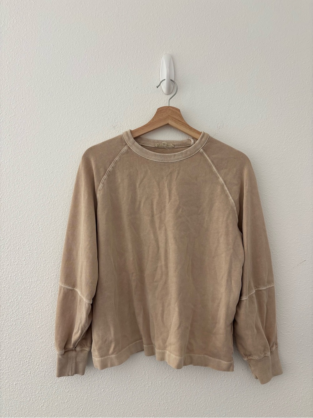 Madewell Relaxed Long-Sleeve Raglan sweatshirt in tan